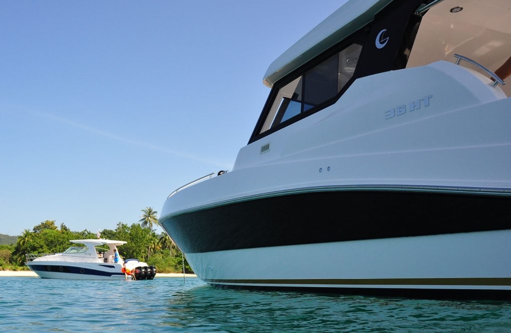 Wilks PVC 1881R monteret på Silvercraft 36 HT og Oryx 42 - Gulf Craft - Andre Flexiteek-produkter