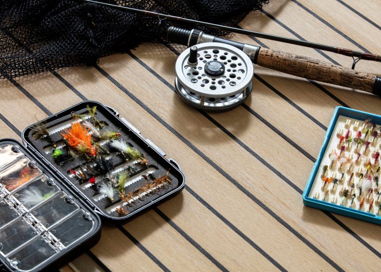 Bleached med sort kit og fiskeudstyr - Flexiteek International Ltd