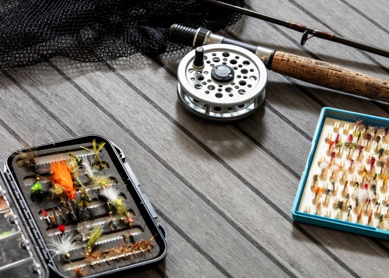 Charcoal med sort fugning og fiskeudstyr - Flexiteek International Ltd