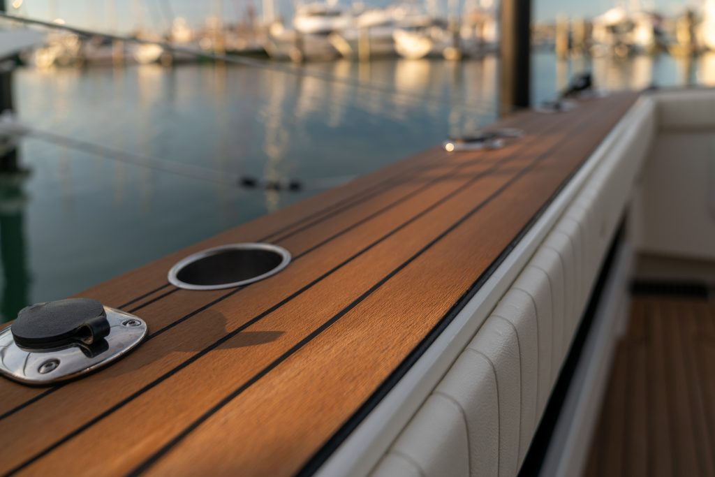 Semifly 45 side - Teak med sort fugning - Dickey boats