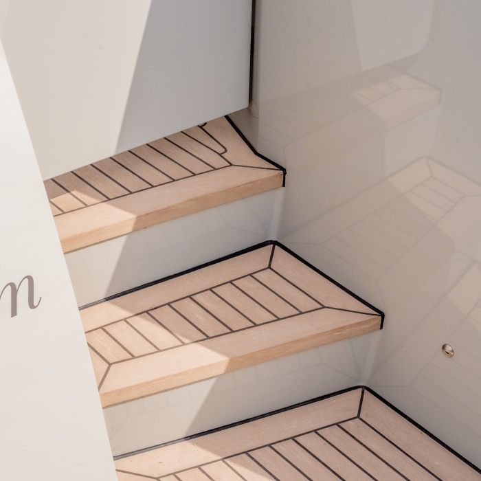 Super Lauwersmeer Discovery 47 - Trin monteret med Bleached med sort fugning - Super Lauwersmeer