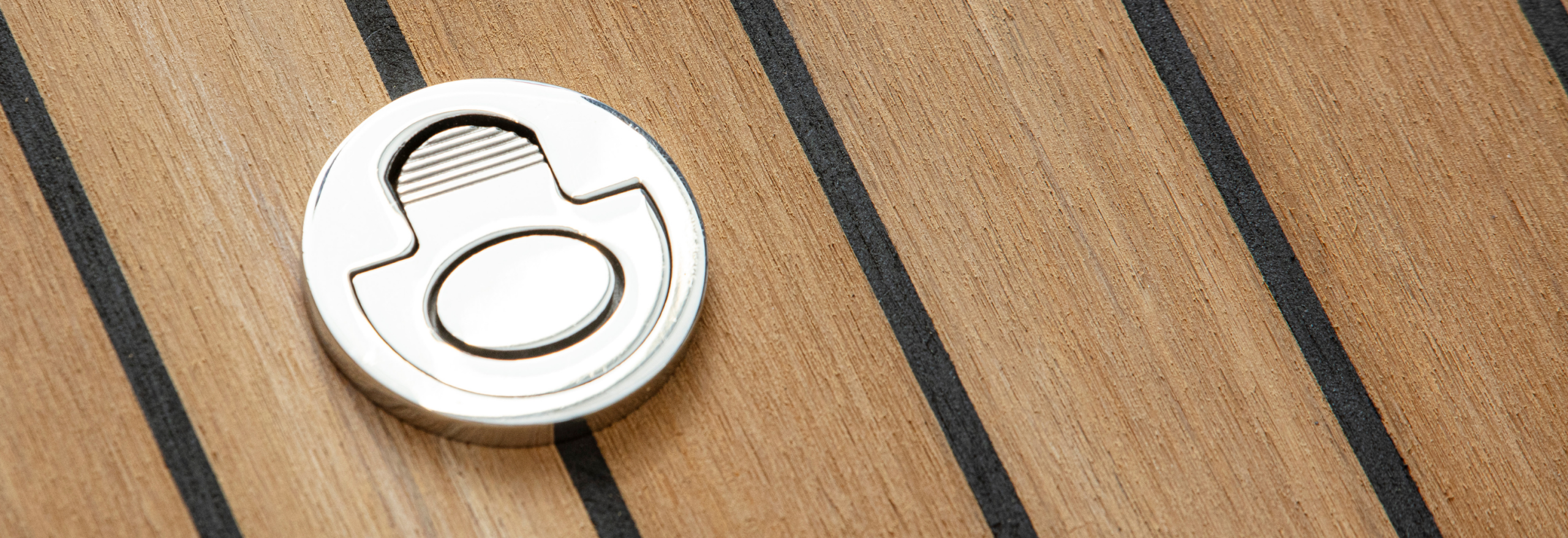 Tritone Teak med sort fuge