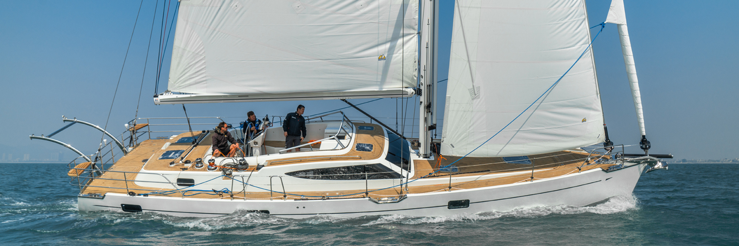 Grand Soleil ausgestattet mit Flexiteek