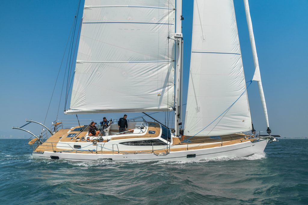 Grand Soleil ausgestattet mit Flexiteek