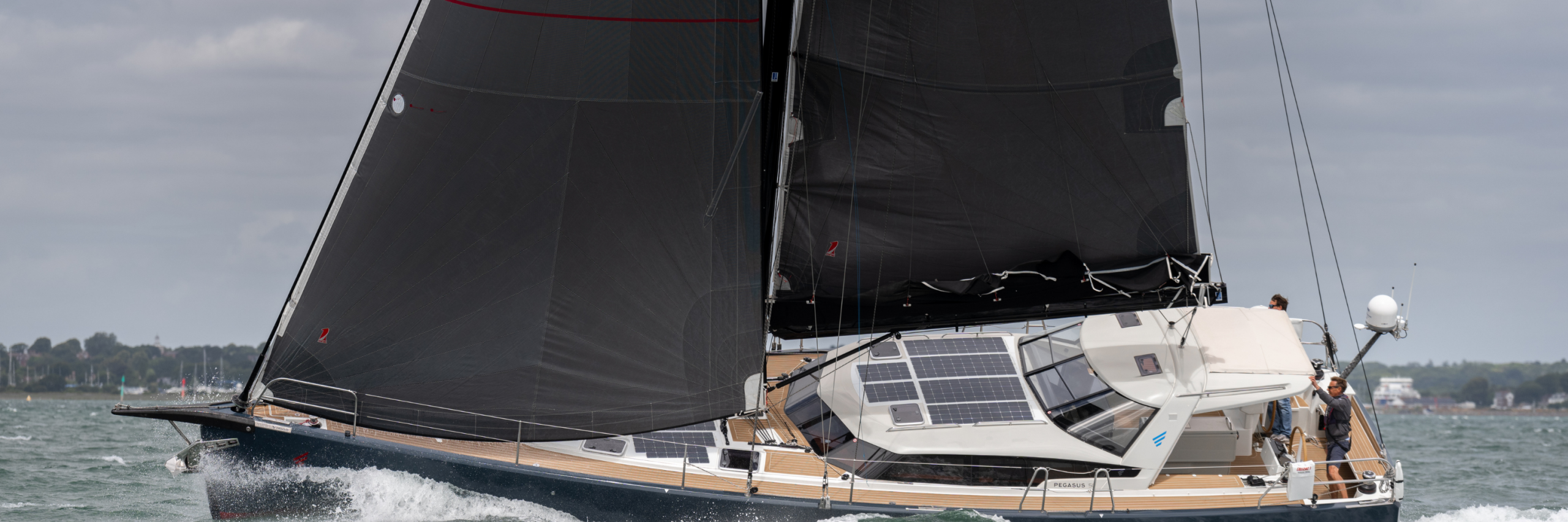 Pegasus Yachts mit Flexiteek ausgestattet