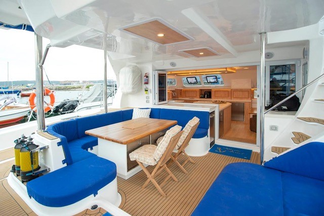 Majestic 570 Fly - ausgestattet mit Flexiteek - Royal Cape Catamarans
