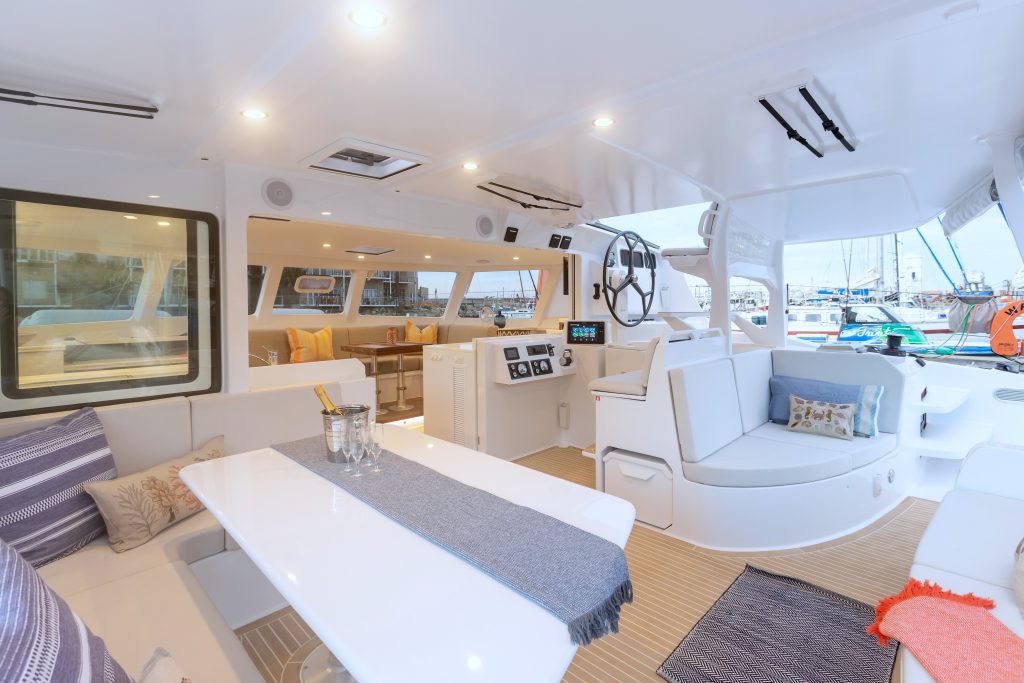 Balance Catamarans innen mit Flexiteek ausgestattet