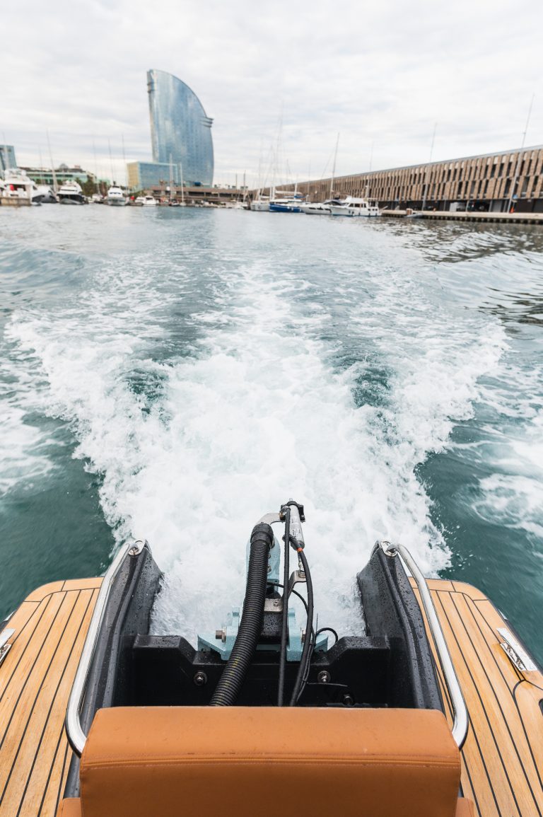 Magonis Moving - Ausgestattet mit Scrubbed with Black - Magonis Electriv Boats