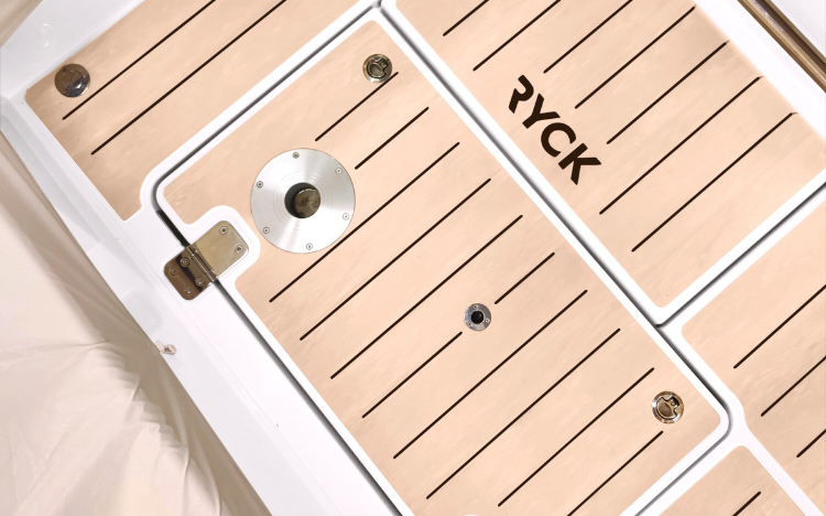 Ryck 280 ausgestattet mit Flexiteek 3 Weathered