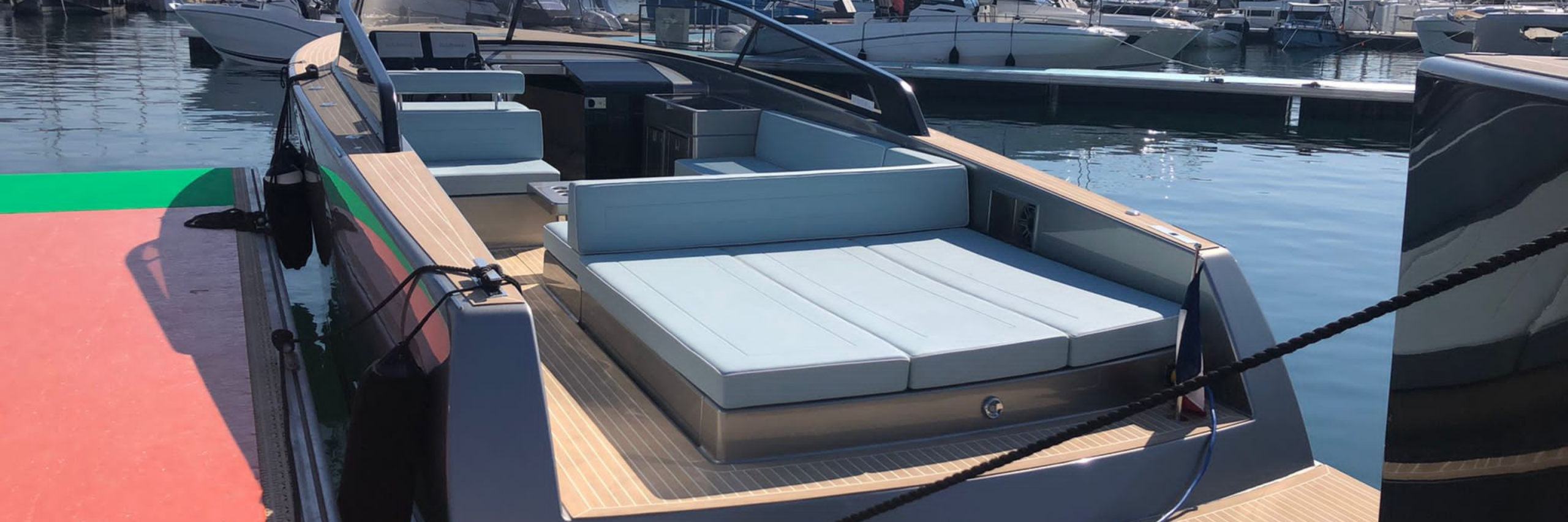 Van Dutch fitted with Flexiteek