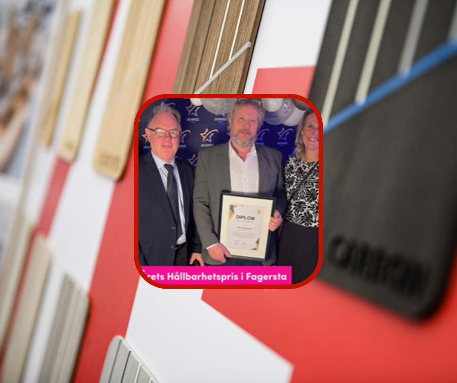 Flexiteek International AB won the Sustainable Business Prize at The Enterprize Gala in Fagersta, Sweden, yesterday. Our CEO Tomas Gustafsson picked up the award from Johanna Landin from Almi Mälardalen and Advisor Stefan Jansson.