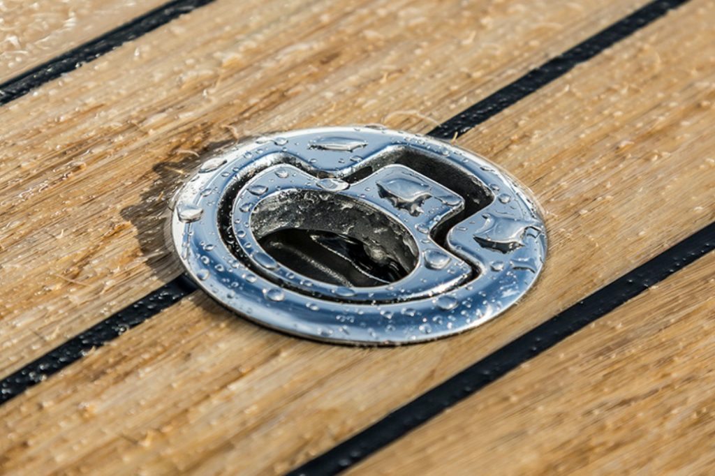 Cleaning your Flexiteek deck