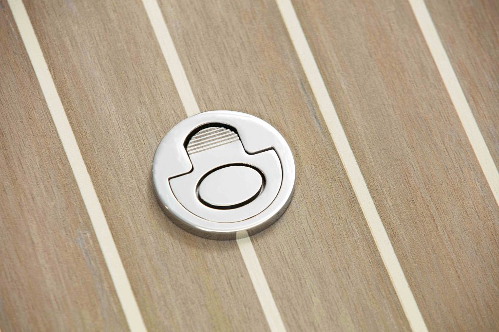 Flexiteek Faded with white caulking