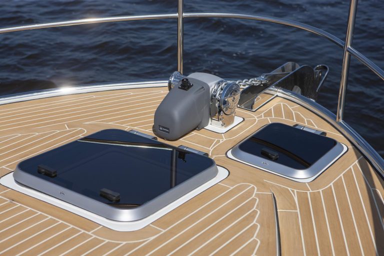 Andante 400 - Scrubbed with black caulking - Aquanaut