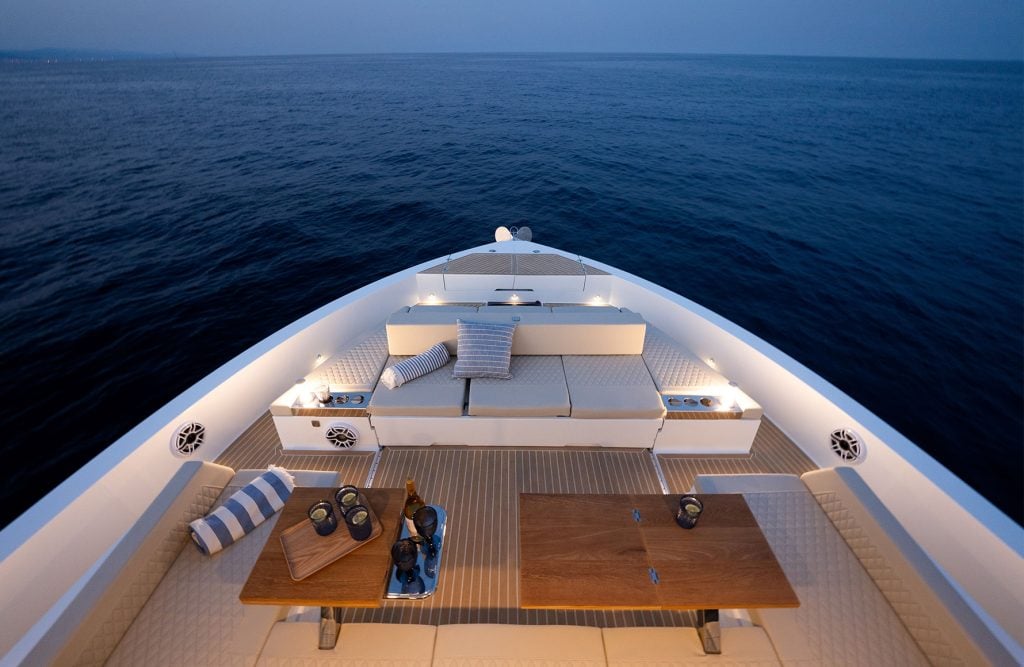 D60 night - Fitted with Scrubbed and white caulking - De Antonio