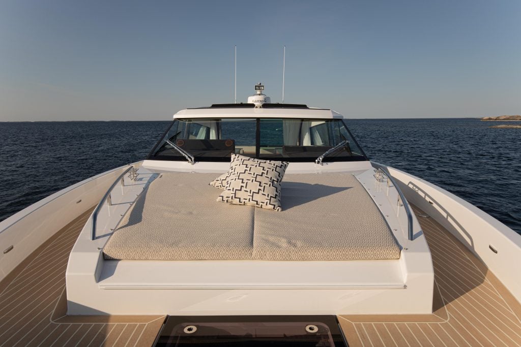 Delta 48 Coupé - Scrubbed with white caulking - Delta Powerboats