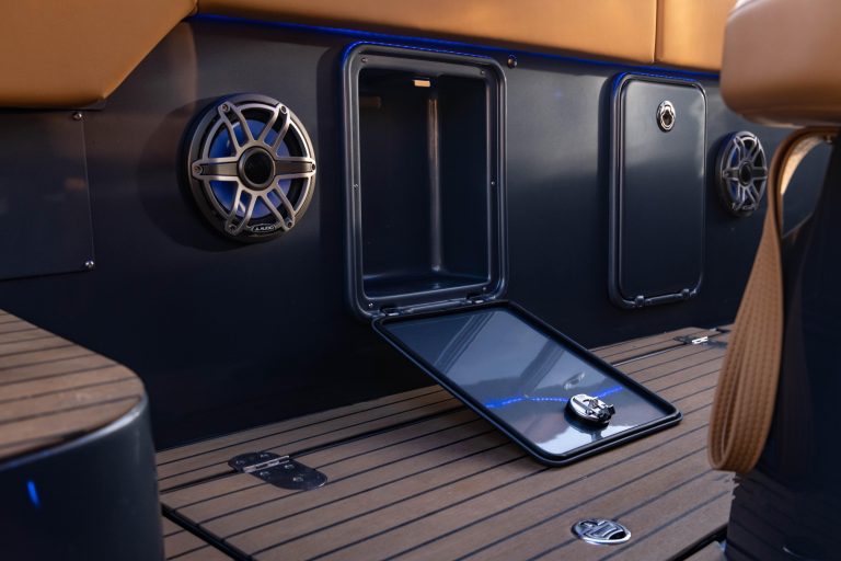 Iguana Sport details - Teak with Black Caulking - Iguana