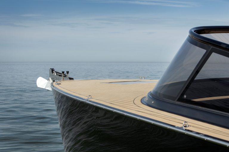 Isloep - Fitted with Scrubbed with Black Caulking