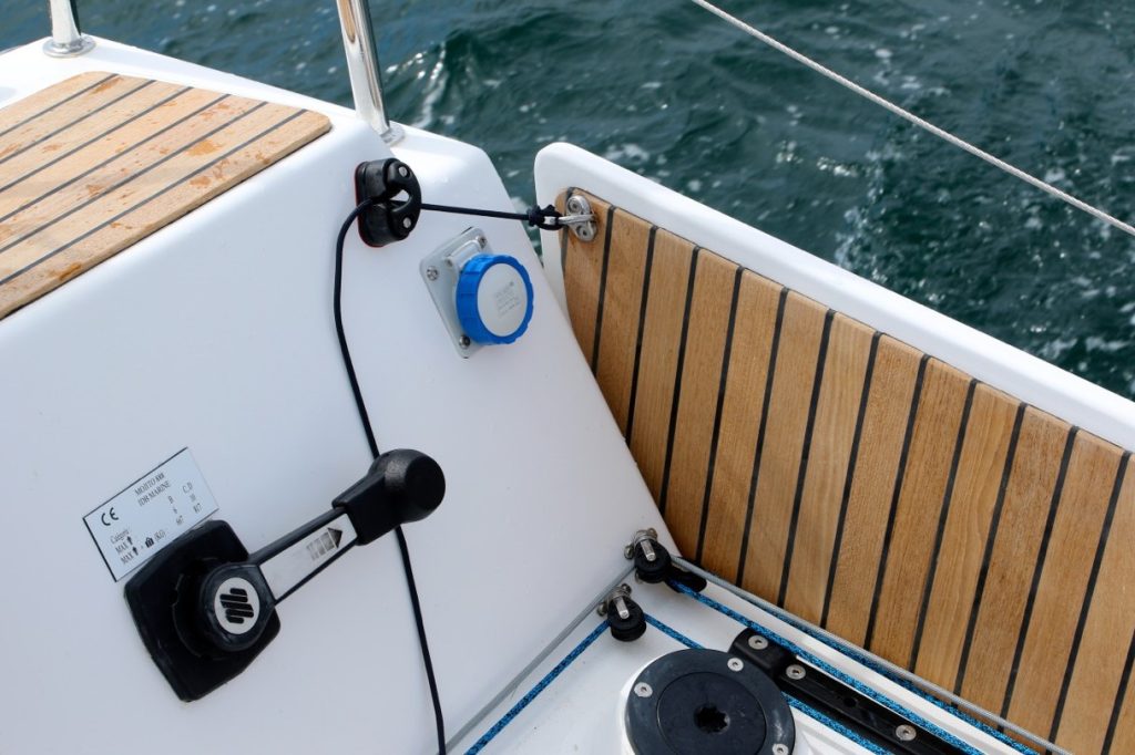 Mojito 8.88 - Teak with black caulking - IDB Marine