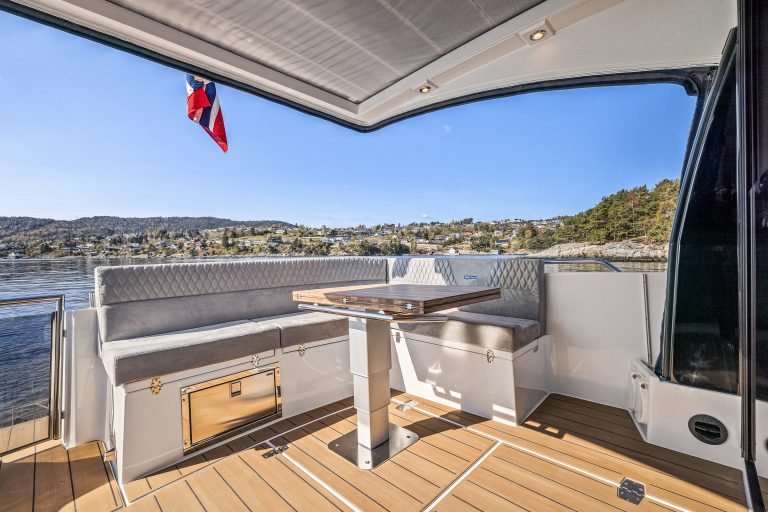 Skilsø 39 Seating - Teak with black caulking - Viknes