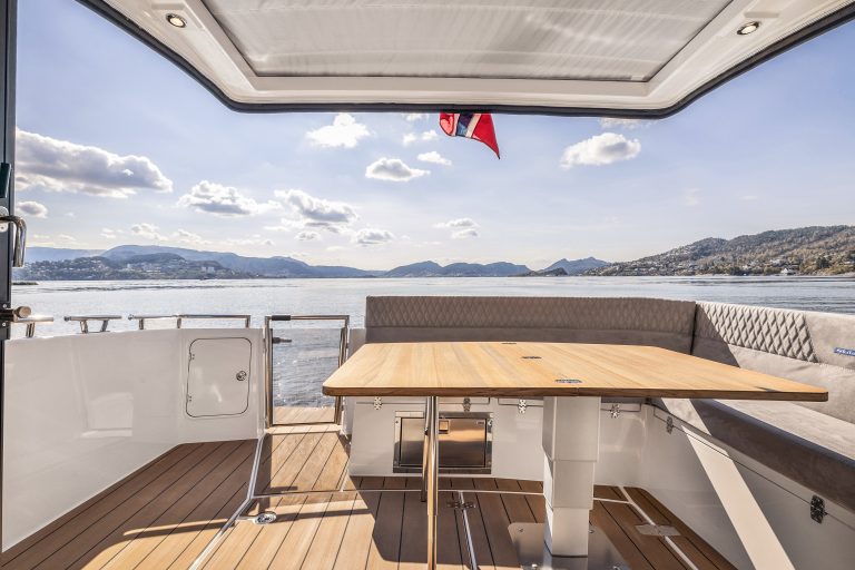 Skilsø 39 Viknes - Teak with black caulking - Viknes