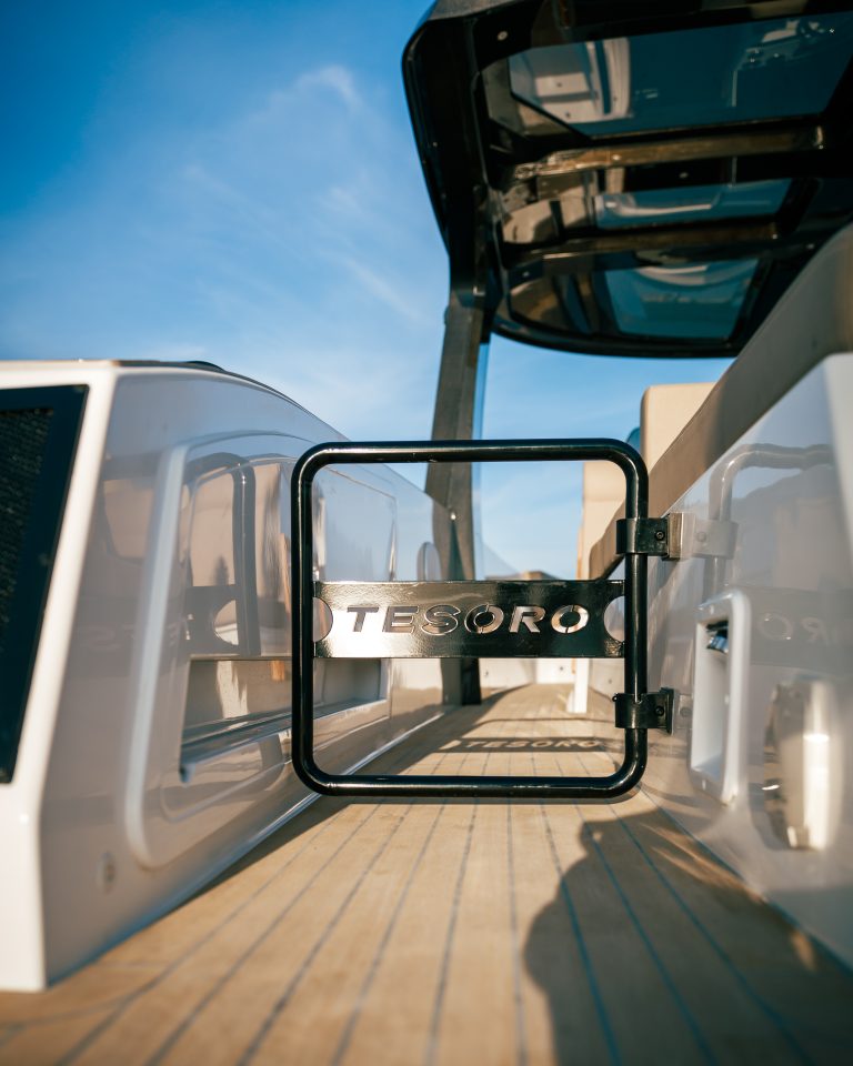 T38 - Bleached with grey caulking - Tesoro