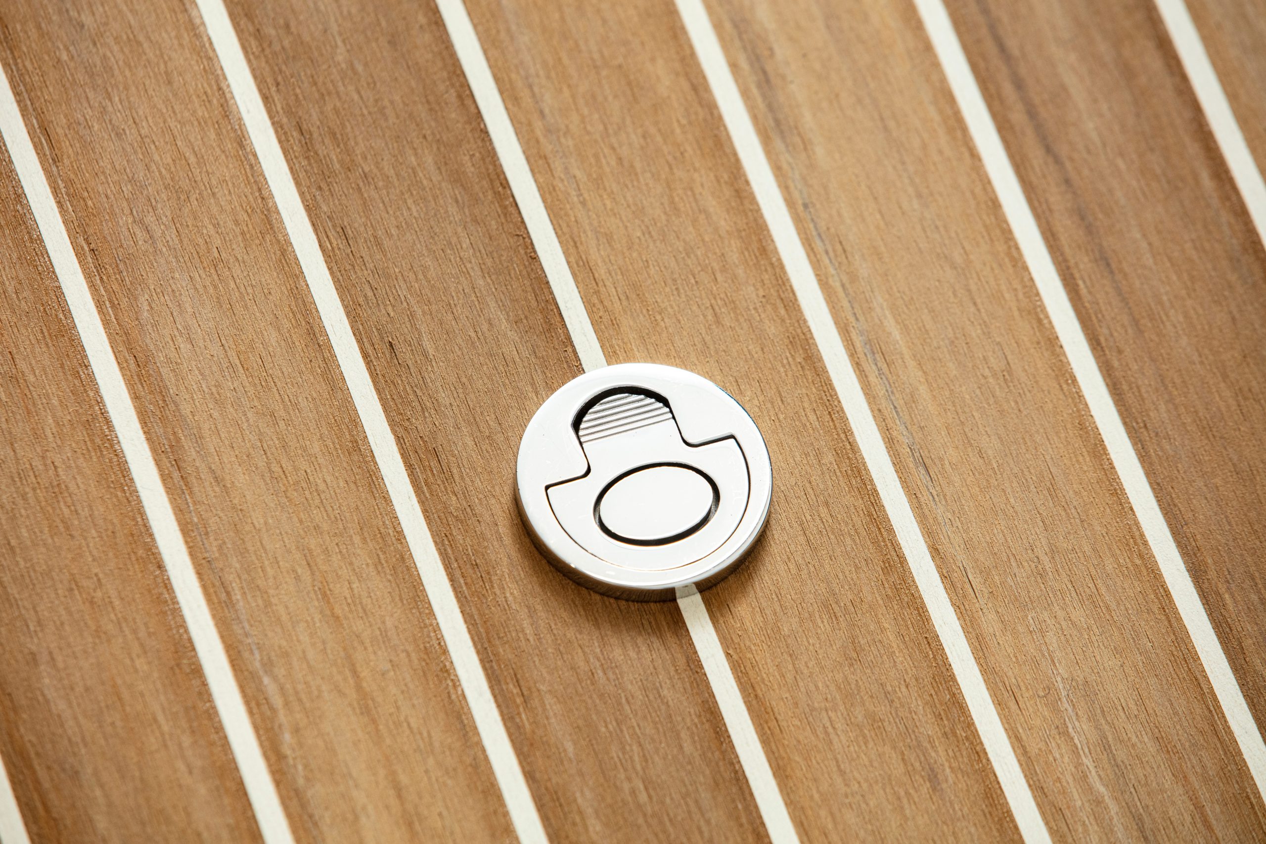 Tritone Teak with White Caulking and Cleat - Flexiteek International Ltd