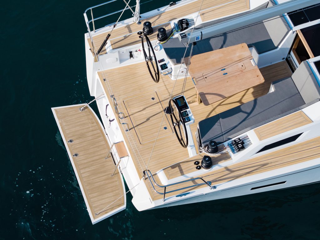 Grand Soleil equipado con Flexiteek