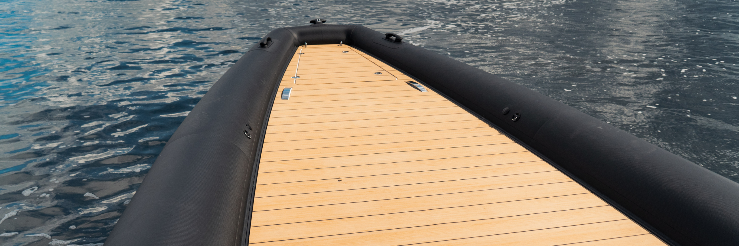 Goldfish Boats equipados con Flexiteek