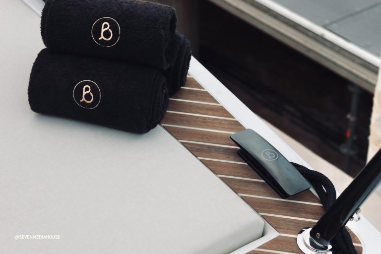 B Craft - Walnut con calafateado blanco - Seven Media House