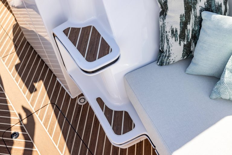 B Craft con mobiliario - Walnut con calafateado blanco - B Craft