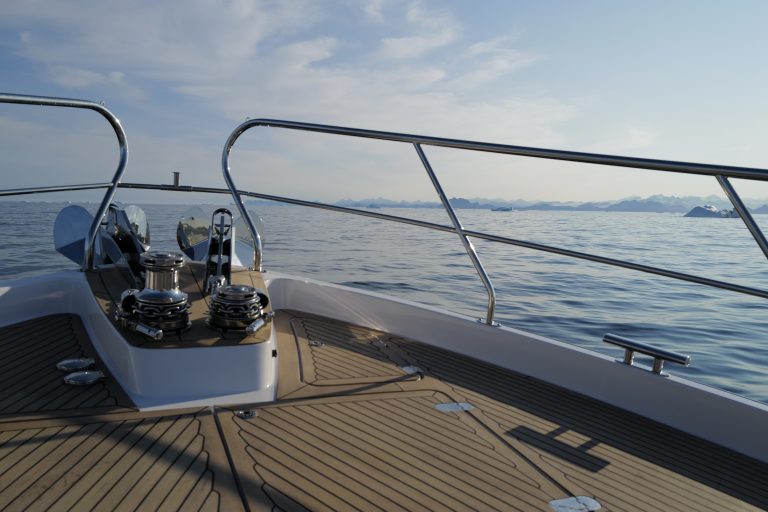 Proa Elling - Faded con calafateado posterior - Elling Yachting