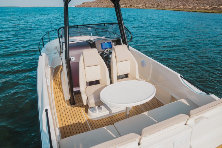 Quicksilver 705 Open - Equipado con Scrubbed con calafateado negro - Brunswick