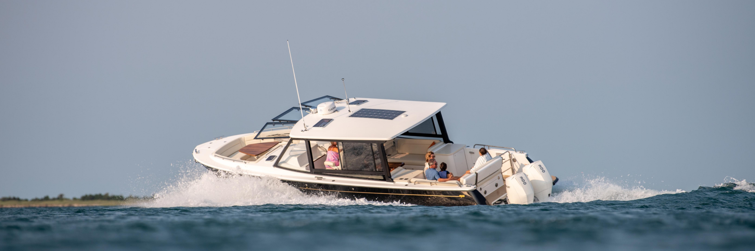 MJM Yachts équipés de Flexiteek