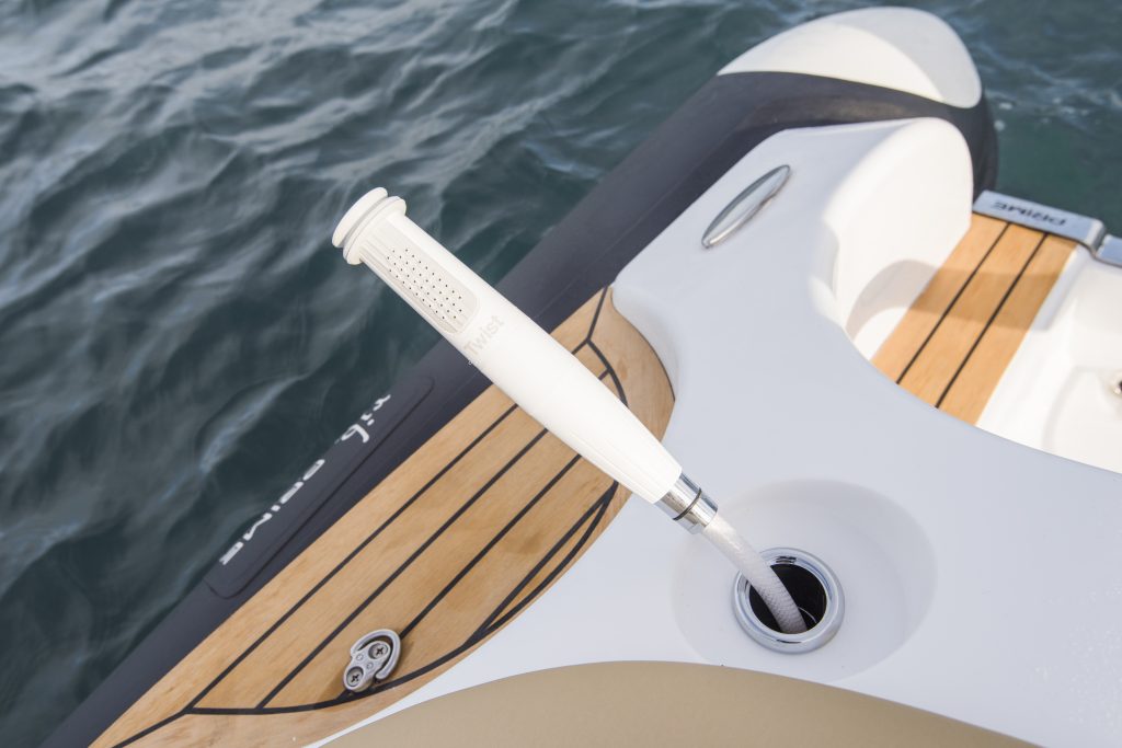 Ribeye Prime 821 détails - Teak avec calfeutrage noir - Ribeye