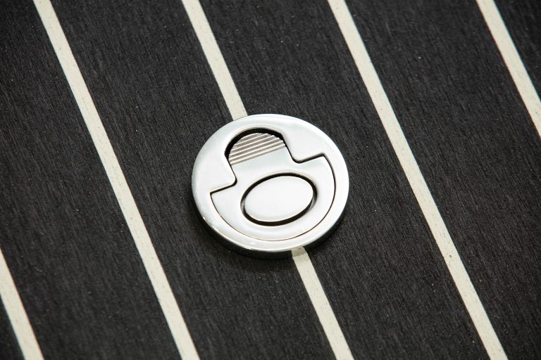 Carbon avec joint et taquet blancs - Flexiteek International Ltd