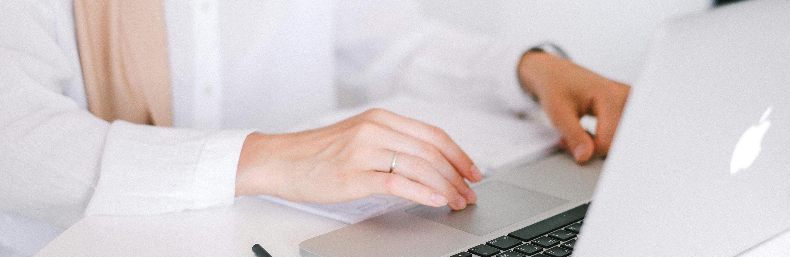 Consulter les ressources clients sur un ordinateur portable