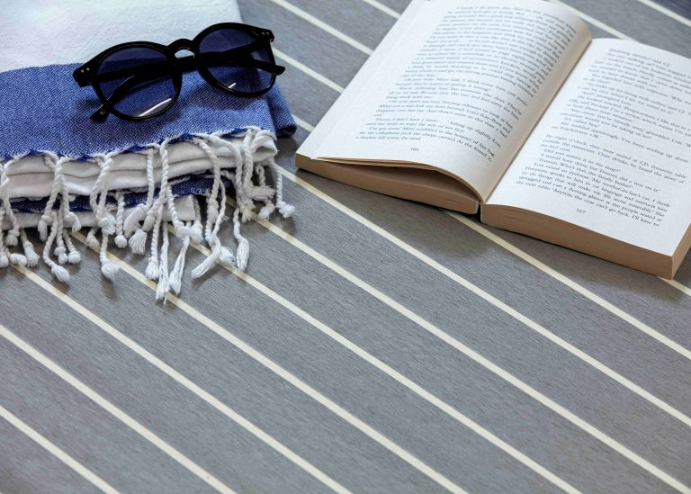 Gris avec calfeutrage blanc et Relaxing- Flexiteek International Ltd