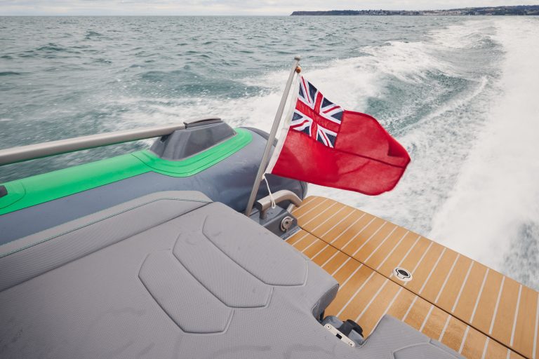 Pont de baignade du Sports Jet 520 - Scrubbed avec du mastic blanc - Williams Jet Tenders