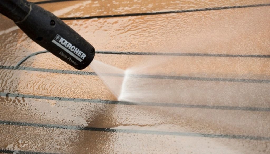 Utilisation d'un nettoyeur à pression - Entretien d'une terrasse Flexiteek