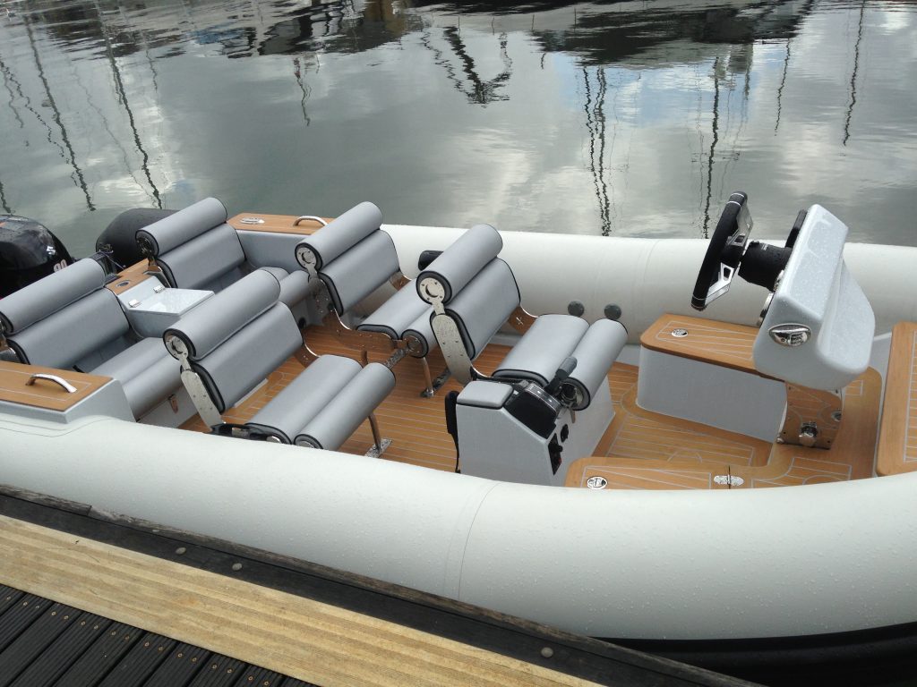 RIB-X equipaggiato con la coperta Flexiteek