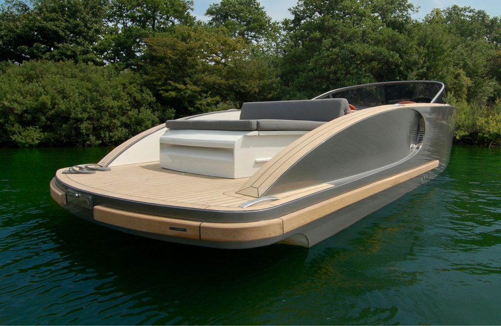 Imbarcazione da turismo equipaggiata con un trim Flexiteek - Tenderline