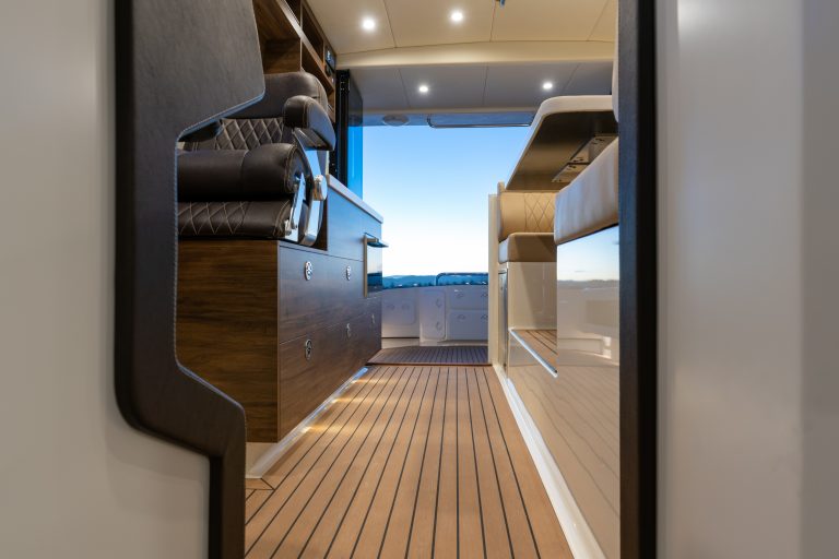 Semifly 36 - Teak con calafataggio nero - Dickey Boats