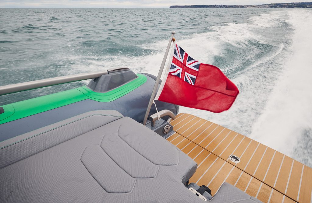 Ponte da bagno del jet sportivo 520 - Scrubbed con calafataggio bianco - Williams Jet Tenders