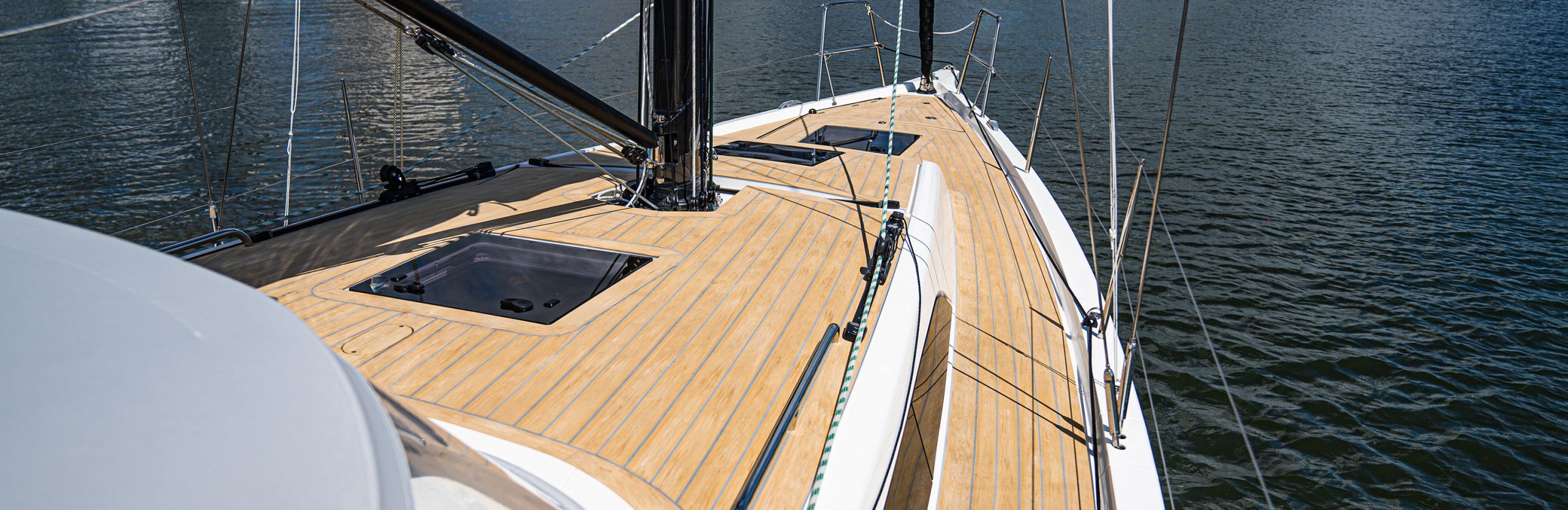 X Yachts - strofinato con calafataggio grigio - X Yacths