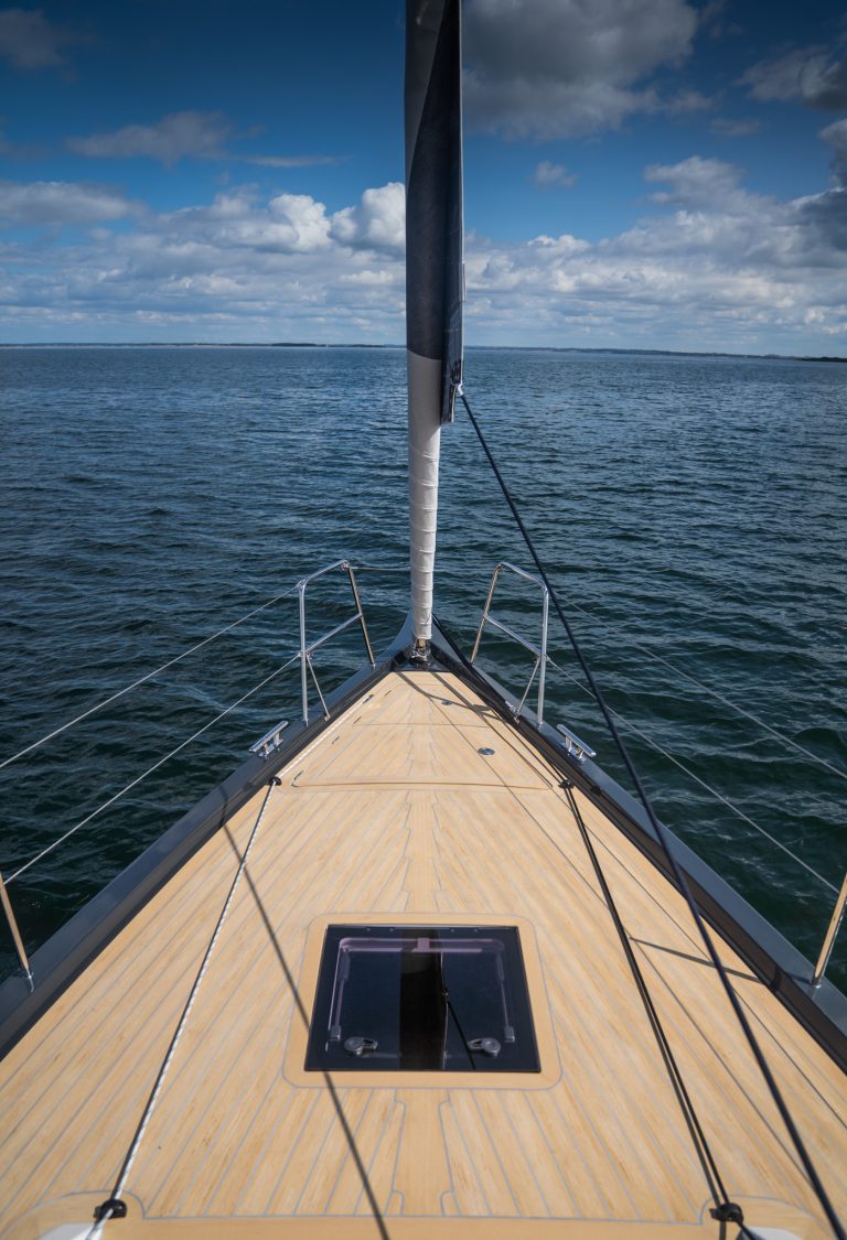 X-Yachts_X46 - Scrubbed con calafataggio grigio - X Yachts