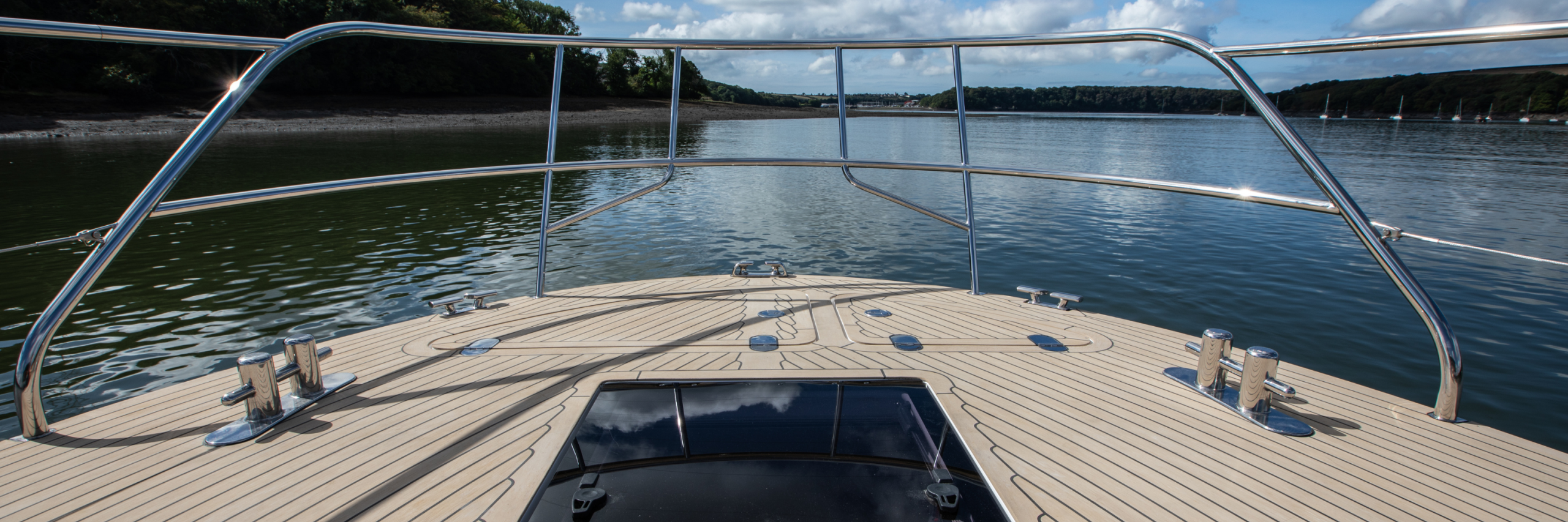 Dale sailing utstyrt med Flexiteek