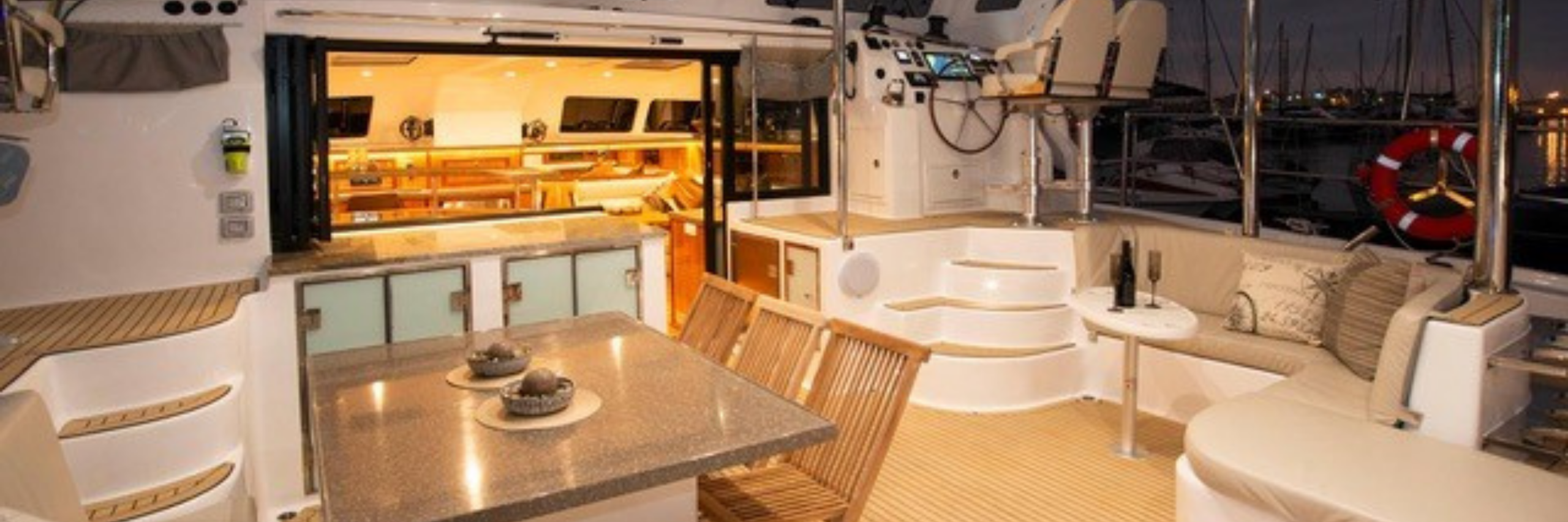 Royal Cape Catamarans utstyrt med Flexiteek