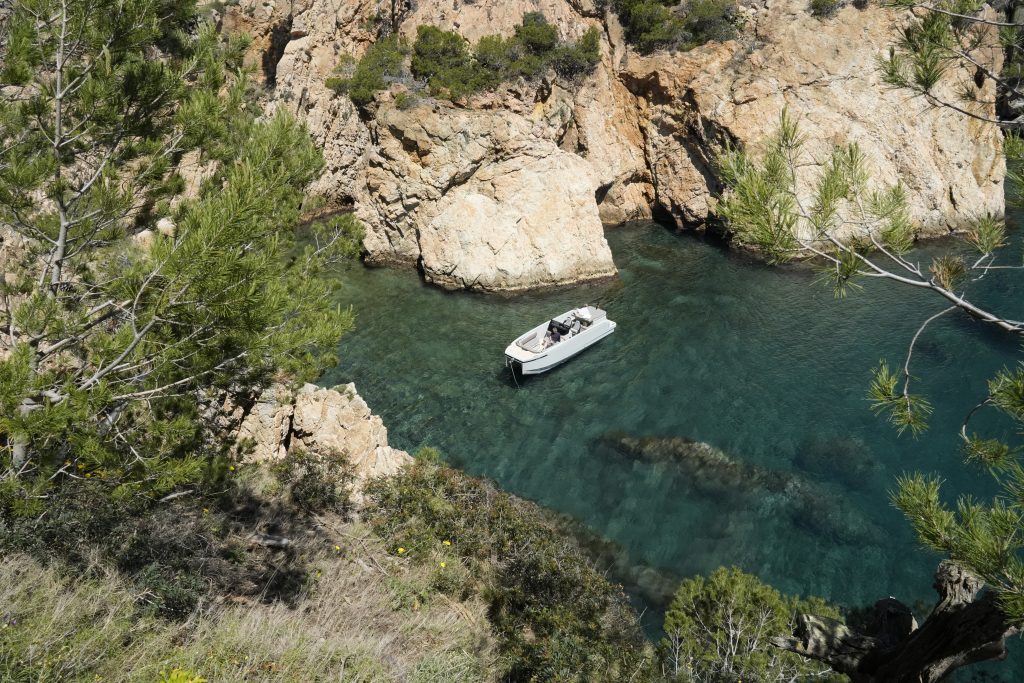 De Antonio Yachts E23 utstyrt med Flexiteek