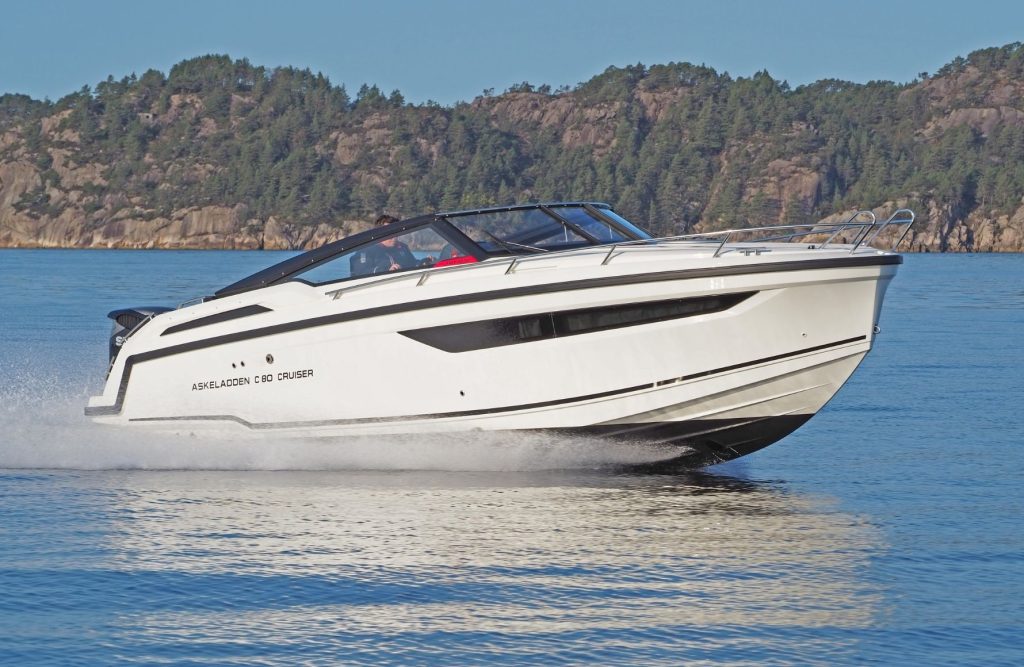 Askeladden C38 Cruiser utstyrt med Wilks Click Fendering - Flexiteek International